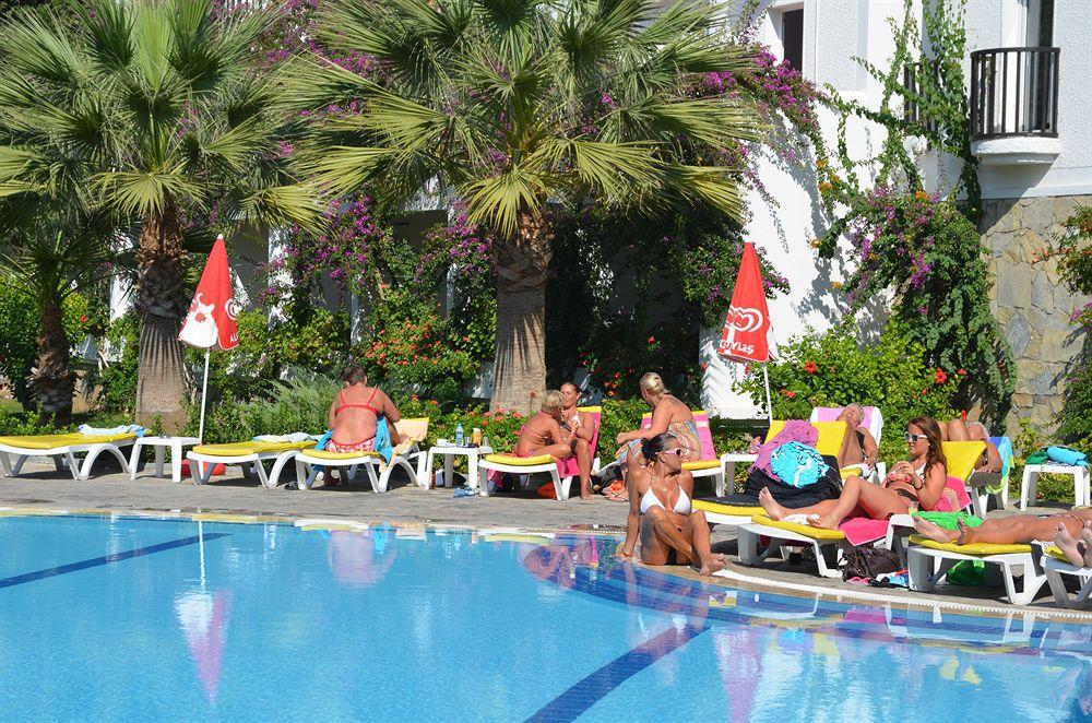 Natur Garden Hotel Битез Екстериор снимка