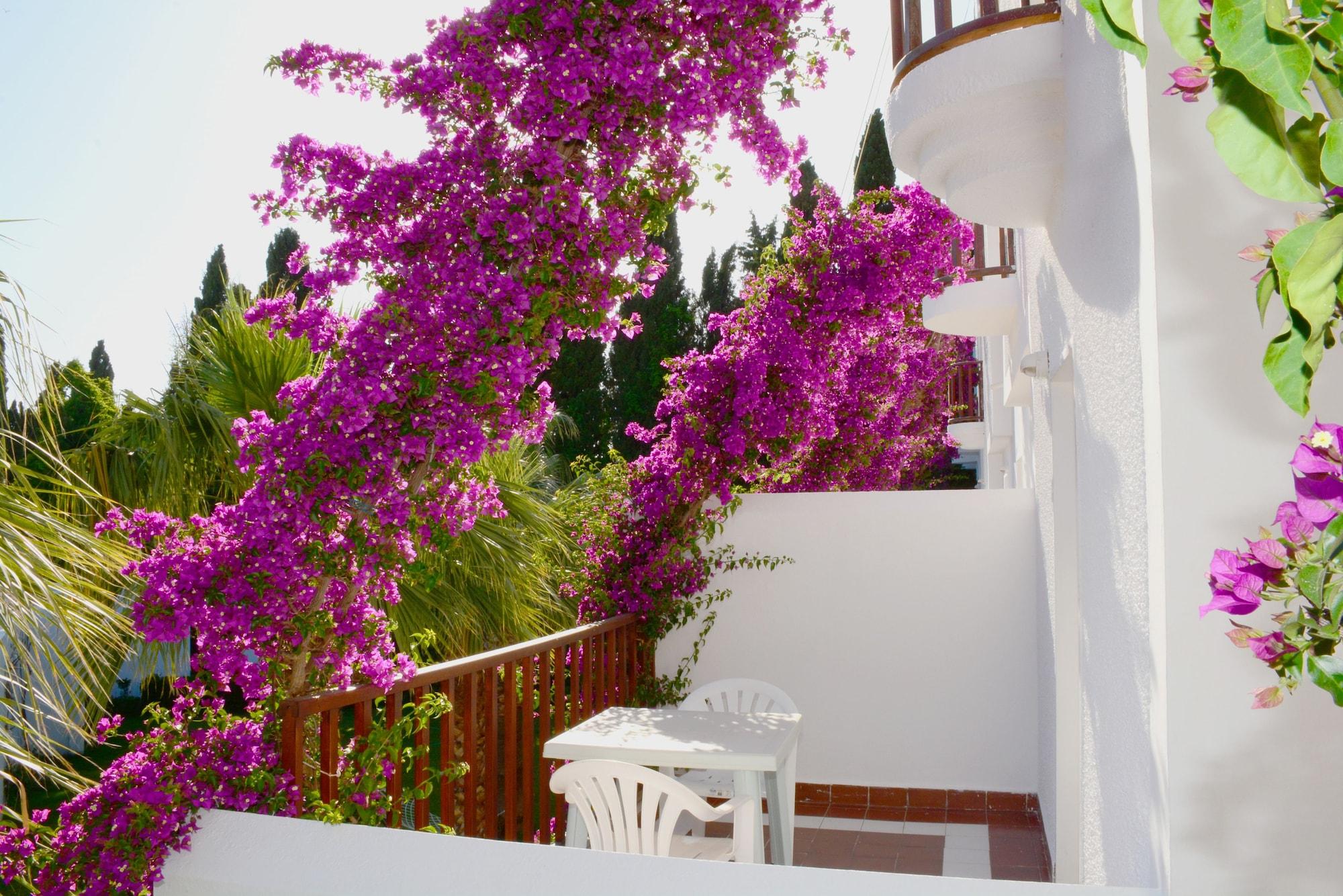 Natur Garden Hotel Битез Екстериор снимка