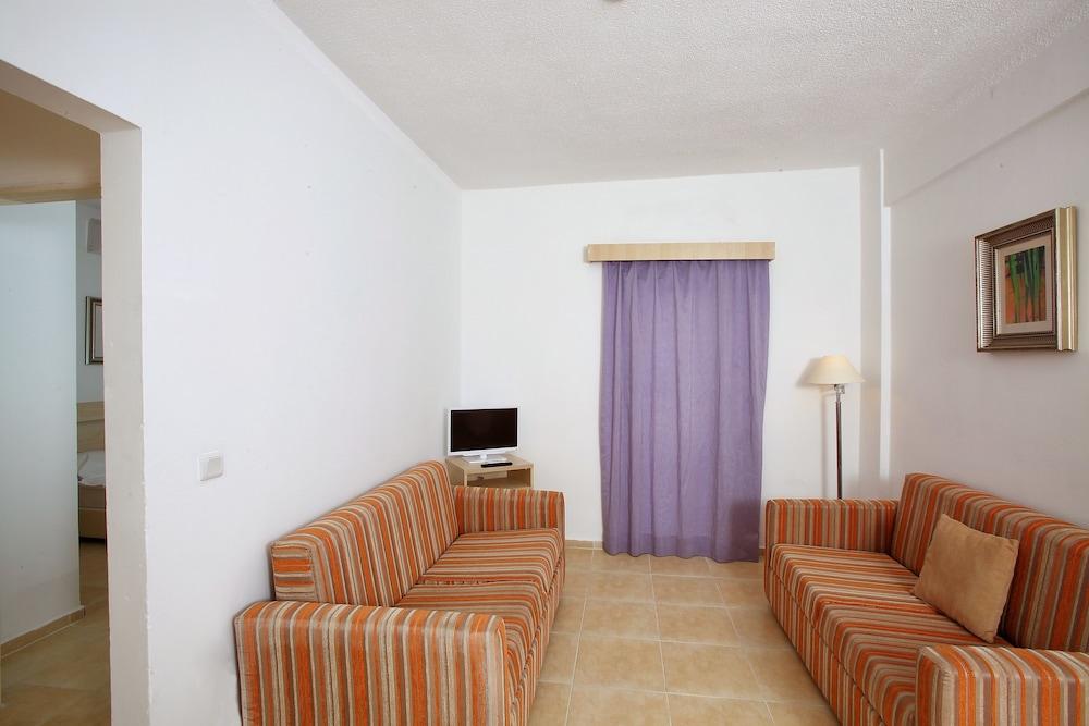 Natur Garden Hotel Битез Екстериор снимка
