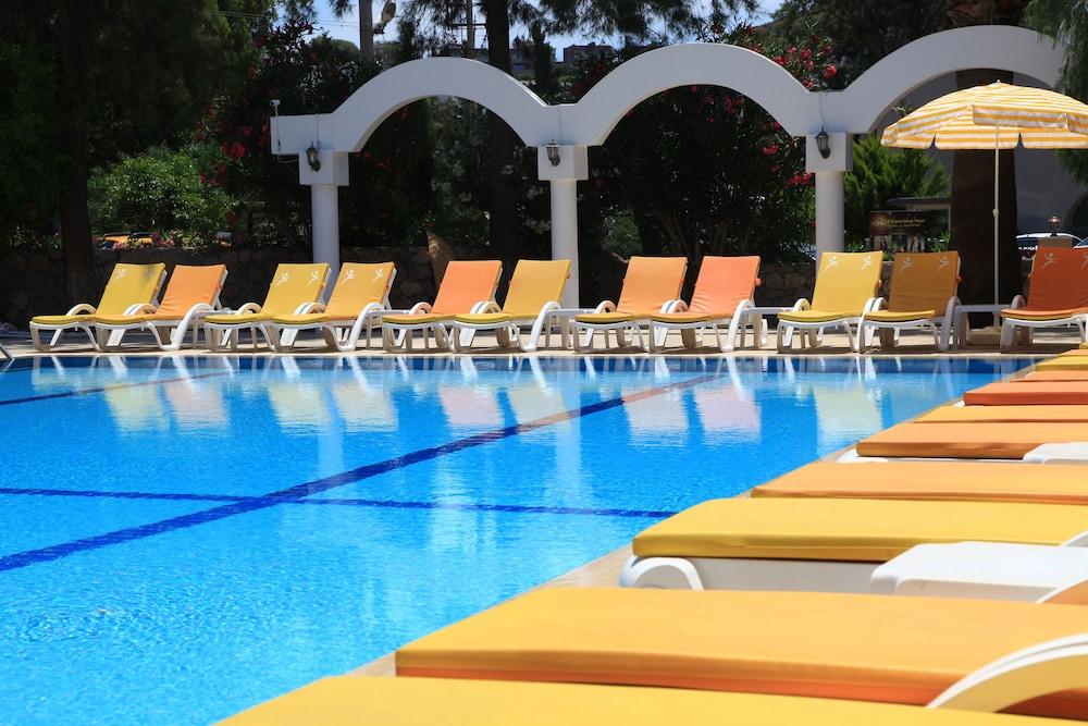 Natur Garden Hotel Битез Екстериор снимка