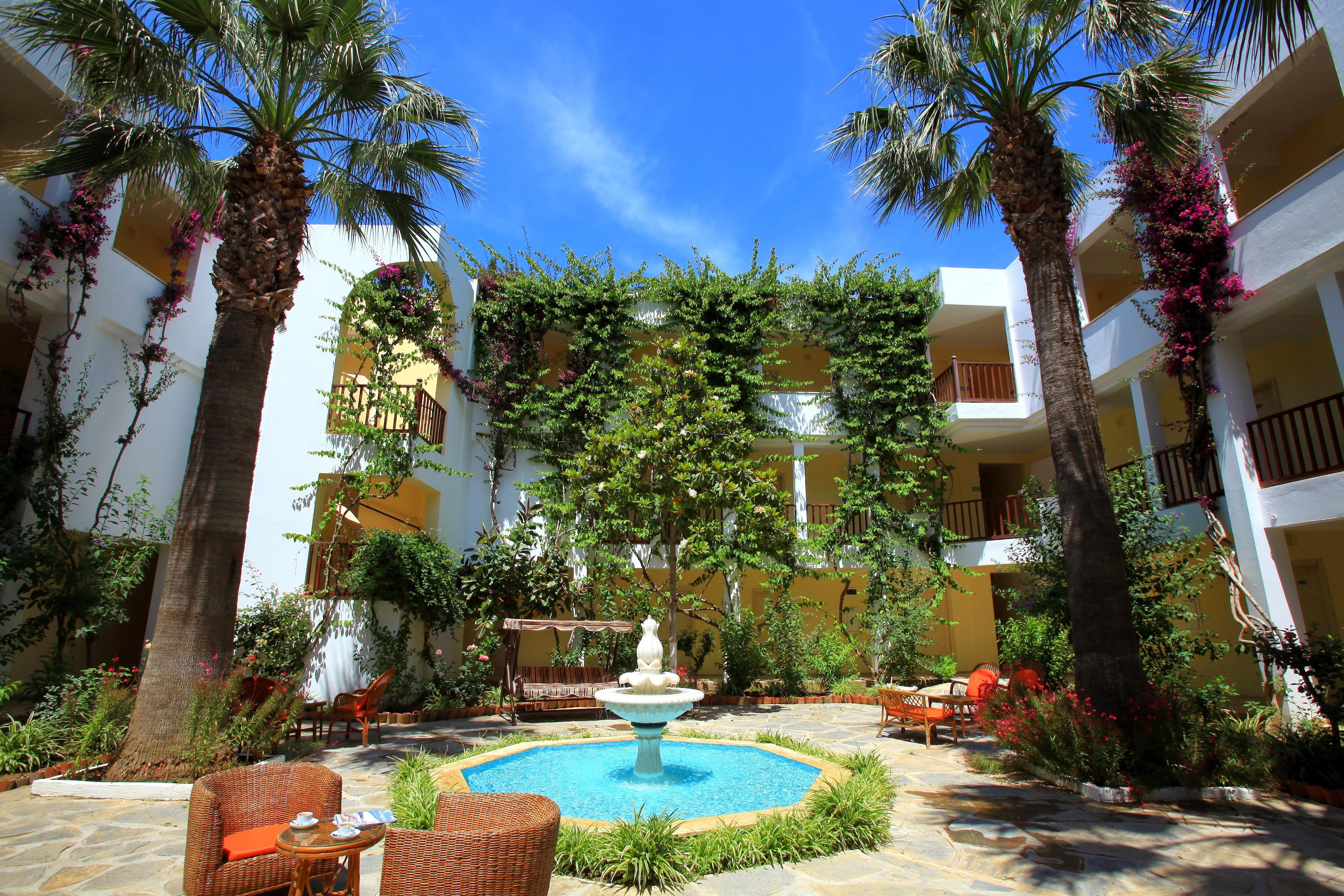 Natur Garden Hotel Битез Екстериор снимка