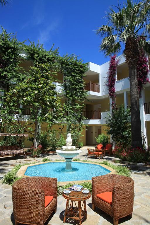 Natur Garden Hotel Битез Екстериор снимка