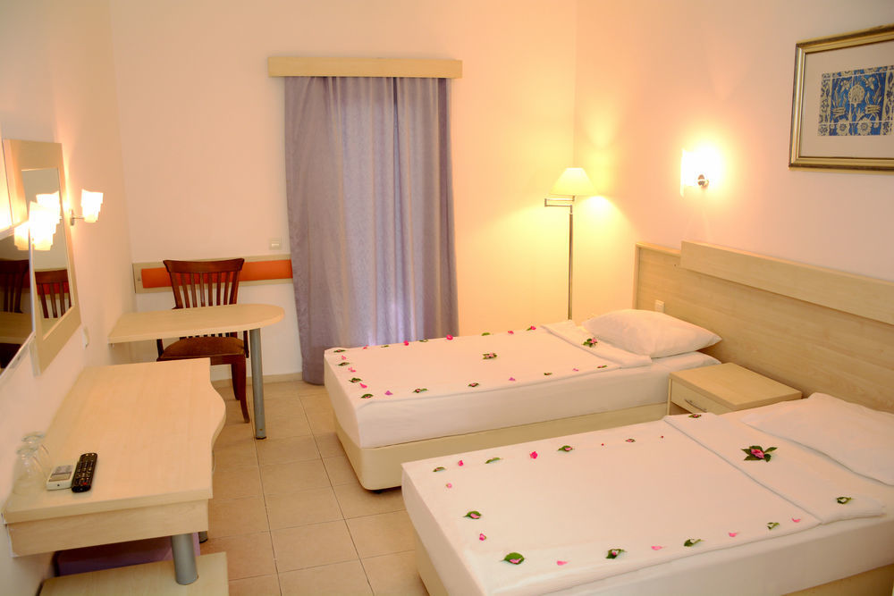Natur Garden Hotel Битез Екстериор снимка